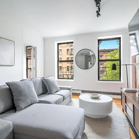 Apartment And Cozy 3br 1ba Escape In Hells Kitchen Close To Times Square *