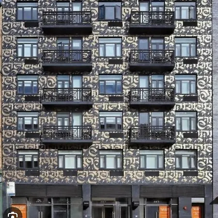 Stunning 3 Bedrooms *
