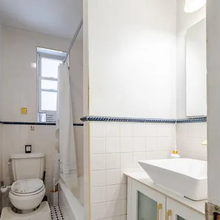 2 Large Bedrooms In Rego Park * New York