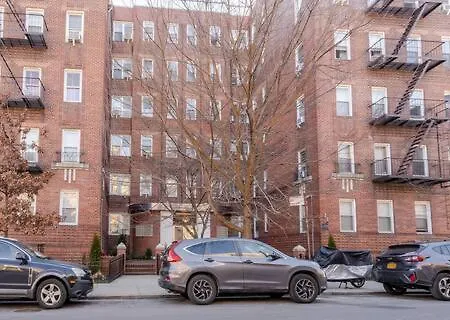 2 Large Bedrooms In Rego Park Apartment *