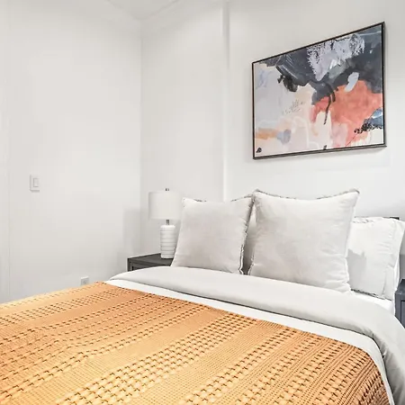 Charming Midtown 3bd 1 Bath Near Times Square & Park Apartment *
