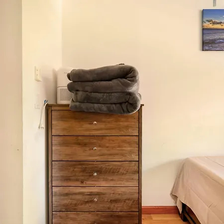 Large Private & Private Bathroom, Laguardia Airport 10min