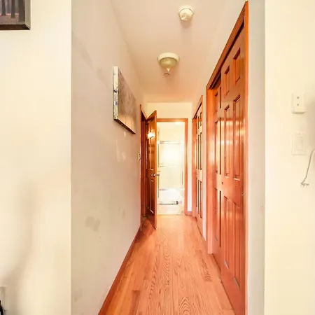 Large Private & Private Bathroom, Laguardia Airport 10min Homestay