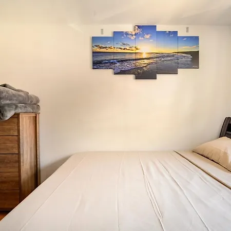Homestay Large Private & Private Bathroom, Laguardia Airport 10min *