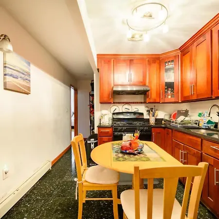 Large Private & Private Bathroom, Laguardia Airport 10min *