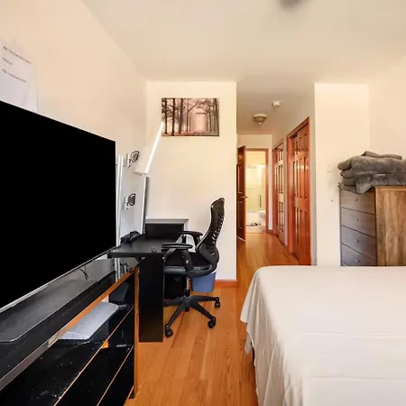 Large Private & Private Bathroom, Laguardia Airport 10min