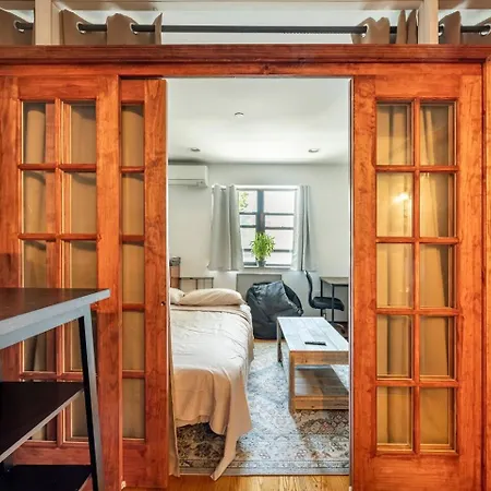 Location In Queens, Everything Is Near By, Private Room, Laguardia Airport 10min Homestay New York