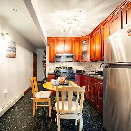 Homestay Location In Queens, Everything Is Near By, Private Room, Laguardia Airport 10min