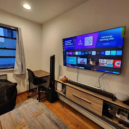 Location In Queens, Everything Is Near By, Private Room, Laguardia Airport 10min New York