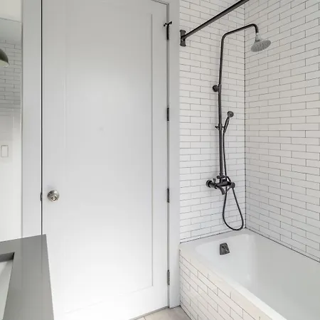 Cozy East Village 3bedroom 2bath Near Tompkins Square Park & Lower East Side Apartment *