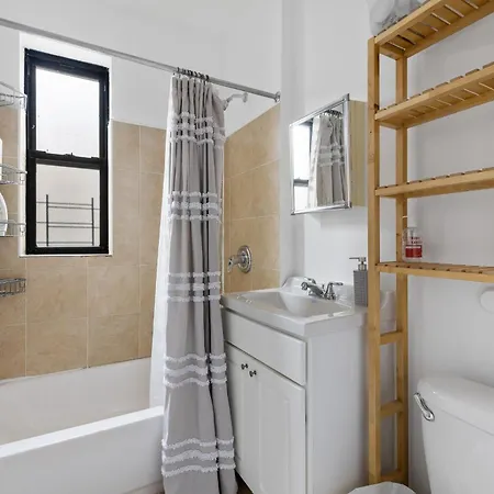 Live In Upper Manhattan On Budget Apartment *