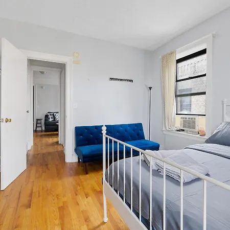 Live In Upper Manhattan On Budget Apartment *