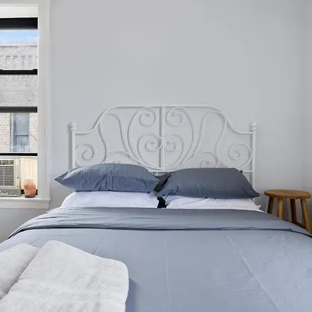 Live In Upper Manhattan On Budget Apartment *