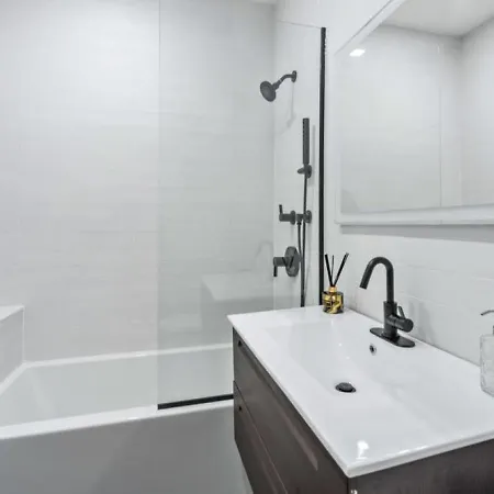 Notch 2br 2ba Minutes To Park * New York