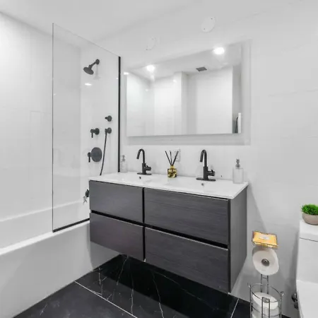 Apartment 3br Penthouse With Massive Private Rooftop *