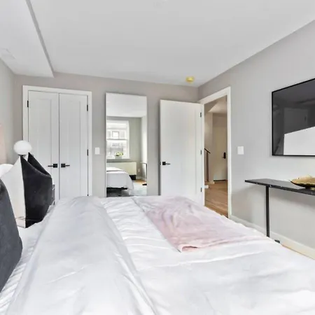 3br Penthouse With Massive Private Rooftop Apartment *