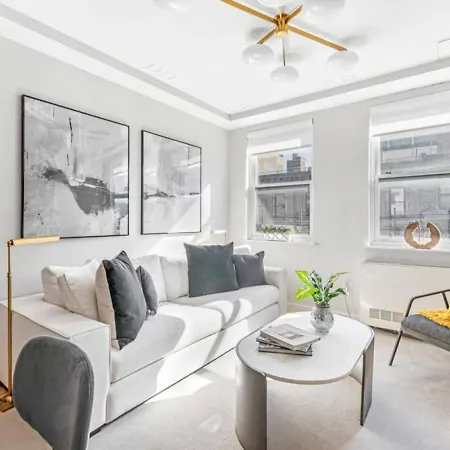 3br Penthouse With Massive Private Rooftop Apartment *