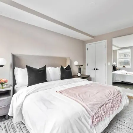 Apartment 3br Penthouse With Massive Private Rooftop *