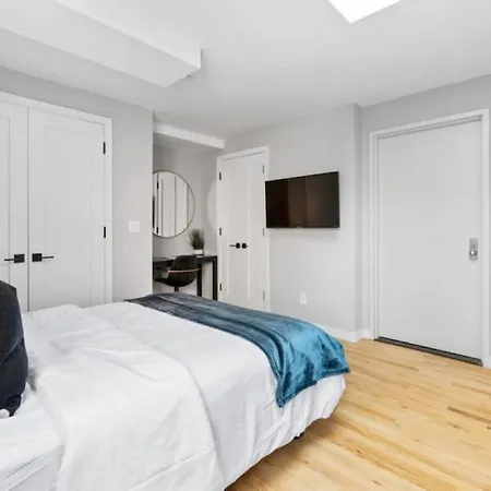 3br Penthouse With Massive Private Rooftop Apartment *
