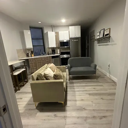 Apartment Adam Clayton