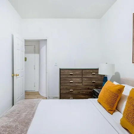 428-2w Newly Furnished 2br Sleeps 5 Prime Location Apartment *