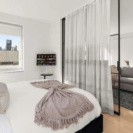 Times Square King Bed Steps To Broadway Apartment New York
