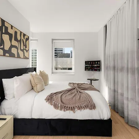 Times Square King Bed Steps To Broadway Apartment