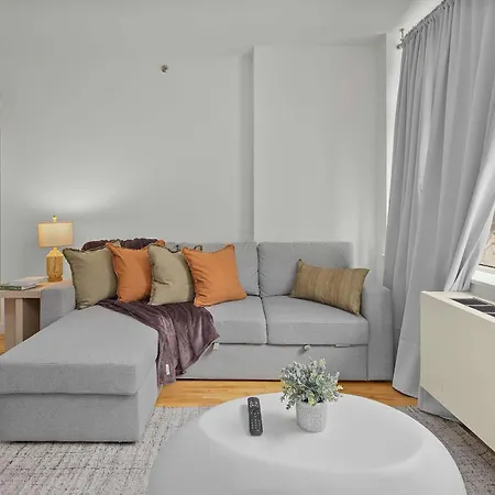 Spacious 2br Steps From Times Square & Broadway * New York