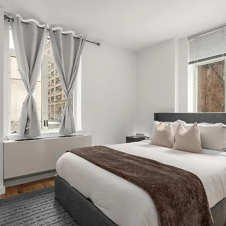 Spacious 2br Steps From Times Square & Broadway Apartment *