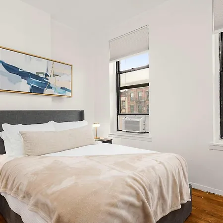 Cozy & Charming 3-bedroom Manhattan Getaway Apartment New York