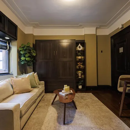 Apartment Steps To Everything Gym New York