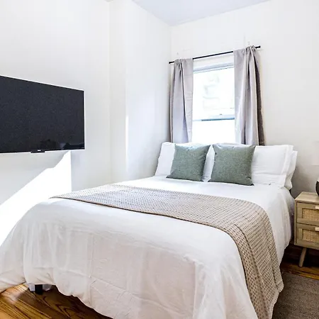 Unbeatable & Cozy 4bdr & 1 Bth In Manhattan Apartment *