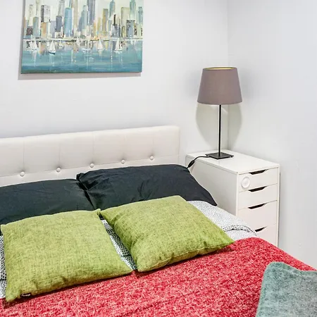 3 Bedroom Cozy Unit In Hells Kitchen Apartment New York