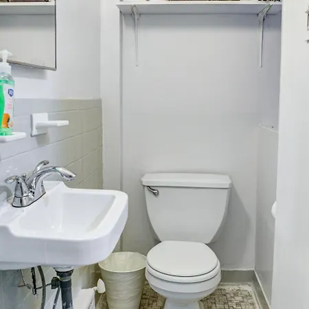 3 Bedroom Cozy Unit In Hells Kitchen New York
