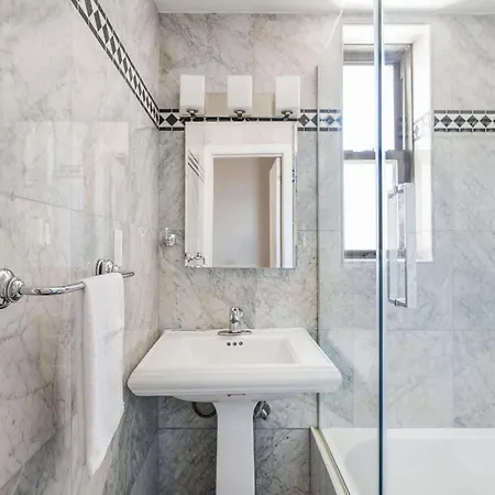 Apartment 73-806 New 1br 1bth Uws Doorman Gym