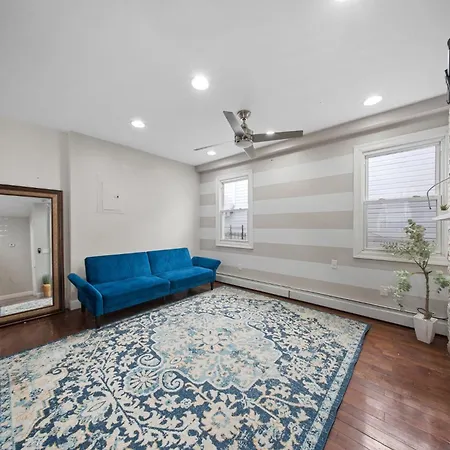 One Bedroom Near Jfk Airport! Apartment *
