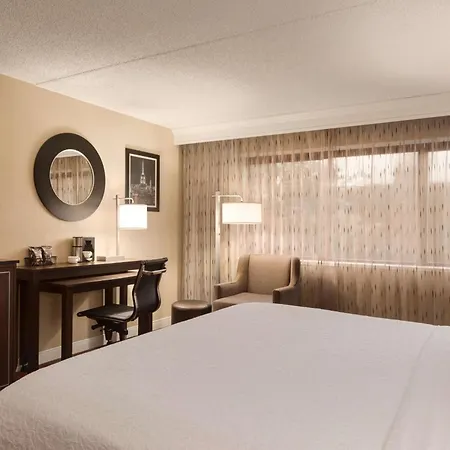 Hotel Doubletree By Hilton New York-laguardia