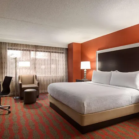 Hotel Doubletree By Hilton New York-laguardia 3*