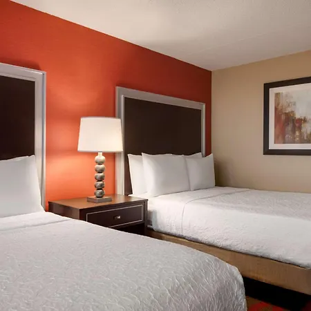 Doubletree By Hilton New York-laguardia 3*