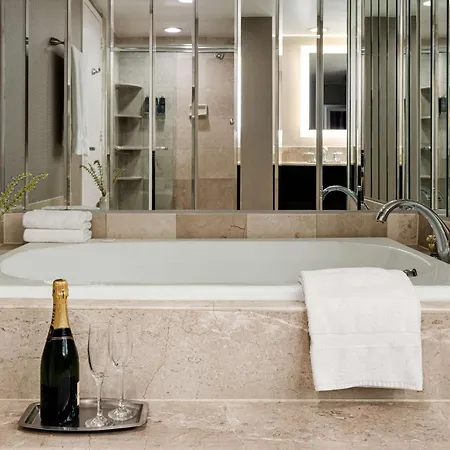 Doubletree By Hilton New York-laguardia