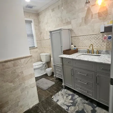Luxury Hotel-style In Queens, Homestay