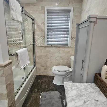 Luxury Hotel-style In Queens, Homestay