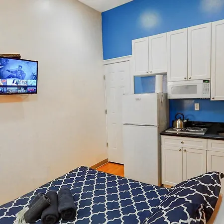 Metropolitan Manhattan Apartment