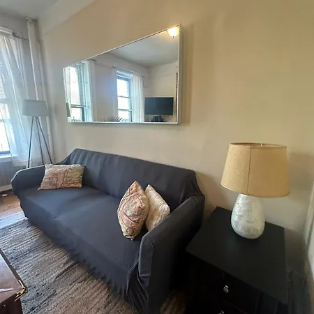 1 Bedroom Cozy Unit In Columbus Ave Apartment *