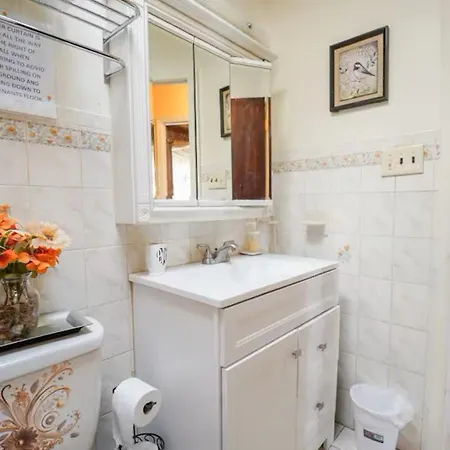 Chekells Cozy Close To Everything Free Wifi Apartment