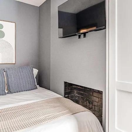 Apartment Elegant & Chic 4 Bdr & 1 Bth In Midtown Manhattan