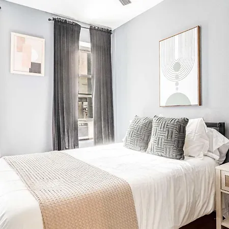 Apartment Elegant & Chic 4 Bdr & 1 Bth In Midtown Manhattan
