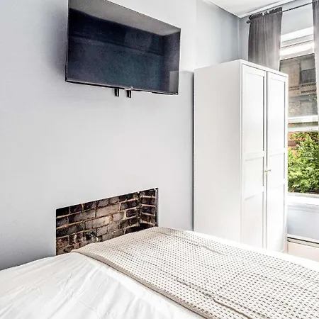 Elegant & Chic 4 Bdr & 1 Bth In Midtown Manhattan Apartment