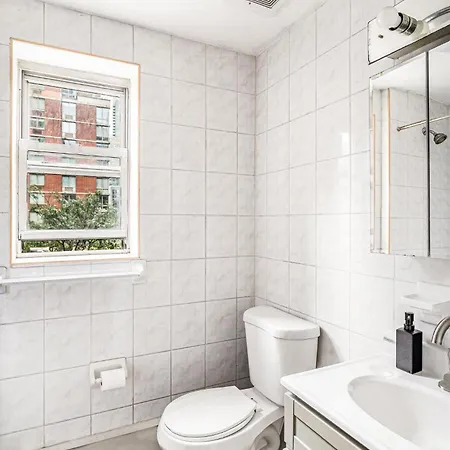 Apartment Elegant & Chic 4 Bdr & 1 Bth In Midtown Manhattan *