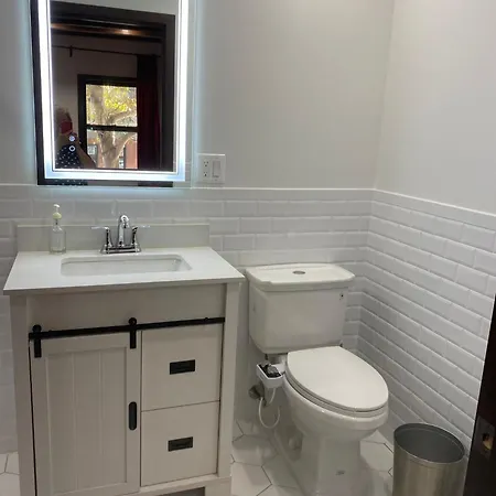 Guest house Cozy Bedroom With Bath, Private Entrance New York